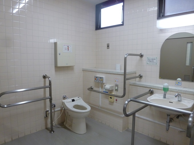 リサイクルハウスかざぐるま明石町 車イスで行けるトイレ情報サイト Yorisou ヨリソウ 利用者の方へ安心と優しさを届ける本物の情報を