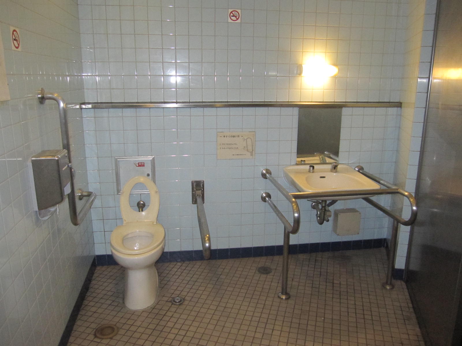 田町駅東口公衆便所 車イスで行けるトイレ情報サイト Yorisou ヨリソウ 利用者の方へ安心と優しさを届ける本物の情報を 田町駅東口公衆便所 車イスで行けるトイレ情報サイト Yorisou ヨリソウ 利用者の方へ安心と優しさを届ける本物の情報を