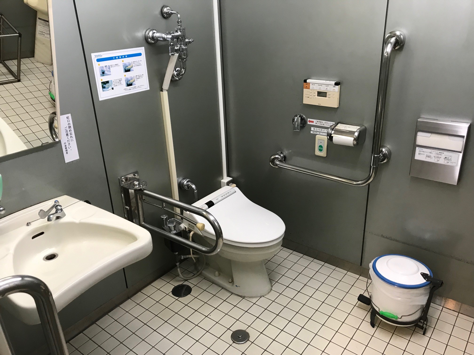 新宿区役所第一分庁舎 車イスで行けるトイレ情報サイト YORISOU/ヨリソウ 利用者の方へ安心と優しさを届ける本物の情報を 新宿区役所第一分庁舎 車イスで行けるトイレ情報サイト YORISOU/ヨリソウ 利用者の方へ安心と優しさを届ける本物の情報を