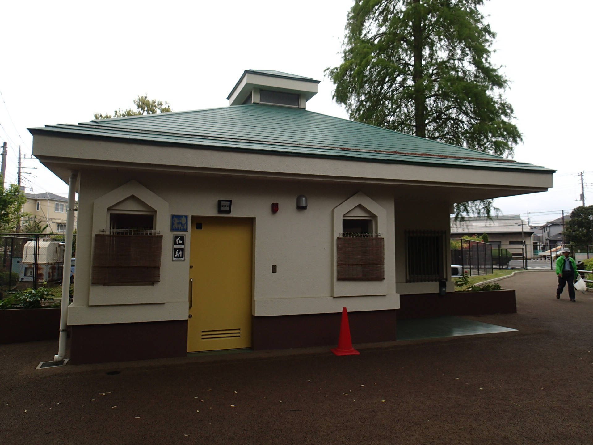 八王子市立片倉城跡公園 車イスで行けるトイレ情報サイト YORISOU/ヨリソウ 利用者の方へ安心と優しさを届ける本物の情報を