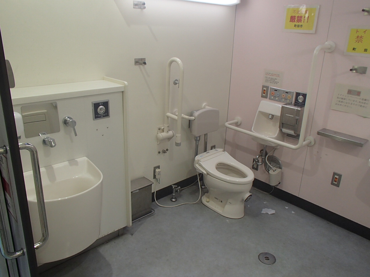 成瀬駅北口駅前公共トイレ 車イスで行けるトイレ情報サイト Yorisou ヨリソウ 利用者の方へ安心と優しさを届ける本物の情報を